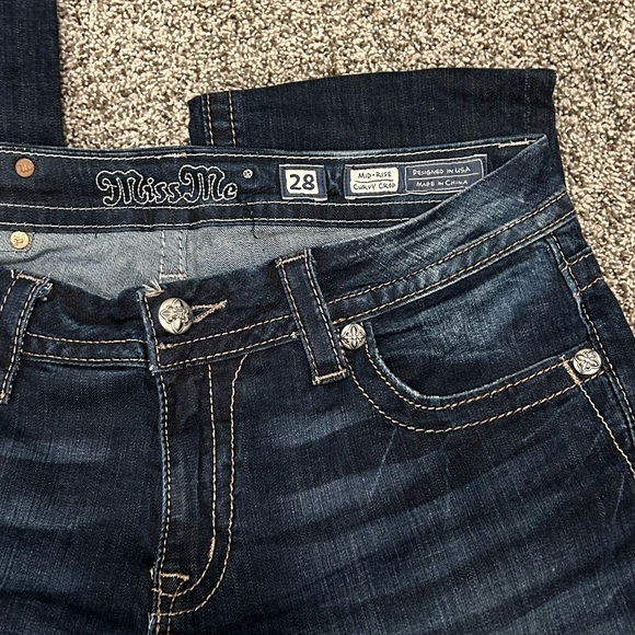 Miss Me Curvy Crop Jeans - Picture 3 of 3